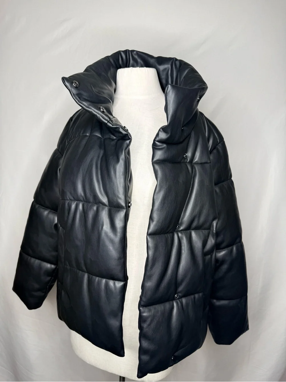 Stylus Black Faux Leather Puffer Jacket - Size L